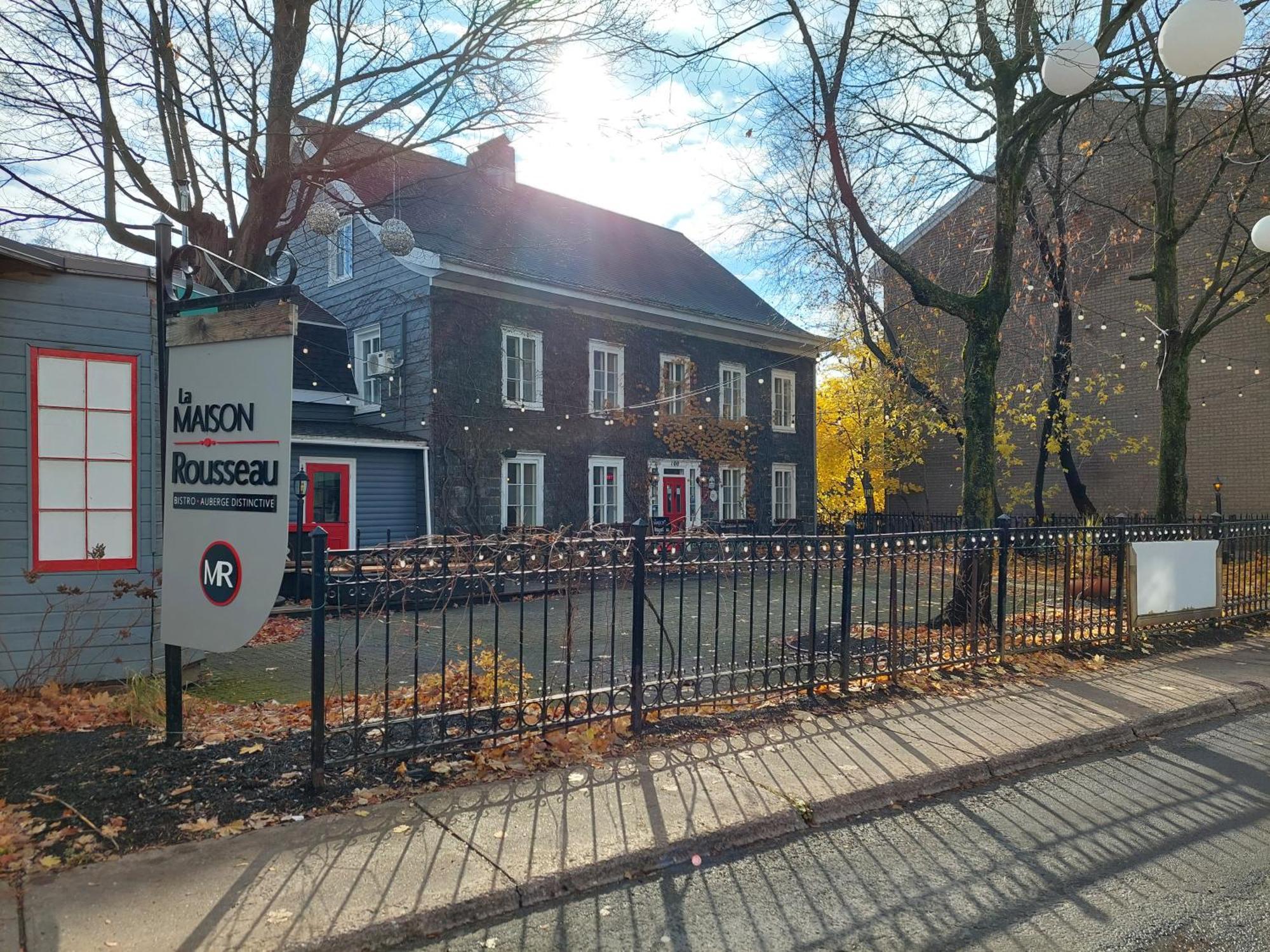 La Maison Rousseau Hotel Montmagny Exterior photo