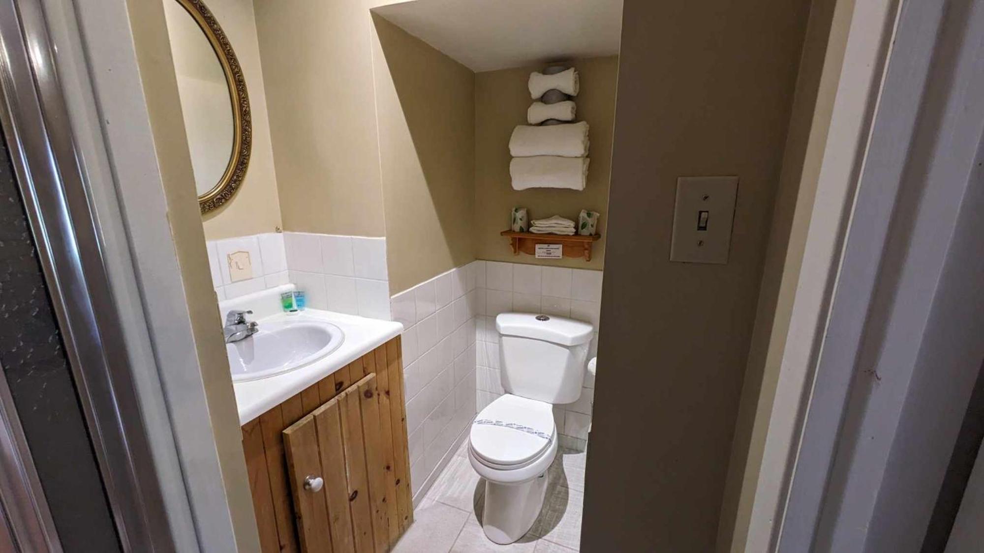 La Maison Rousseau Hotel Montmagny Room photo