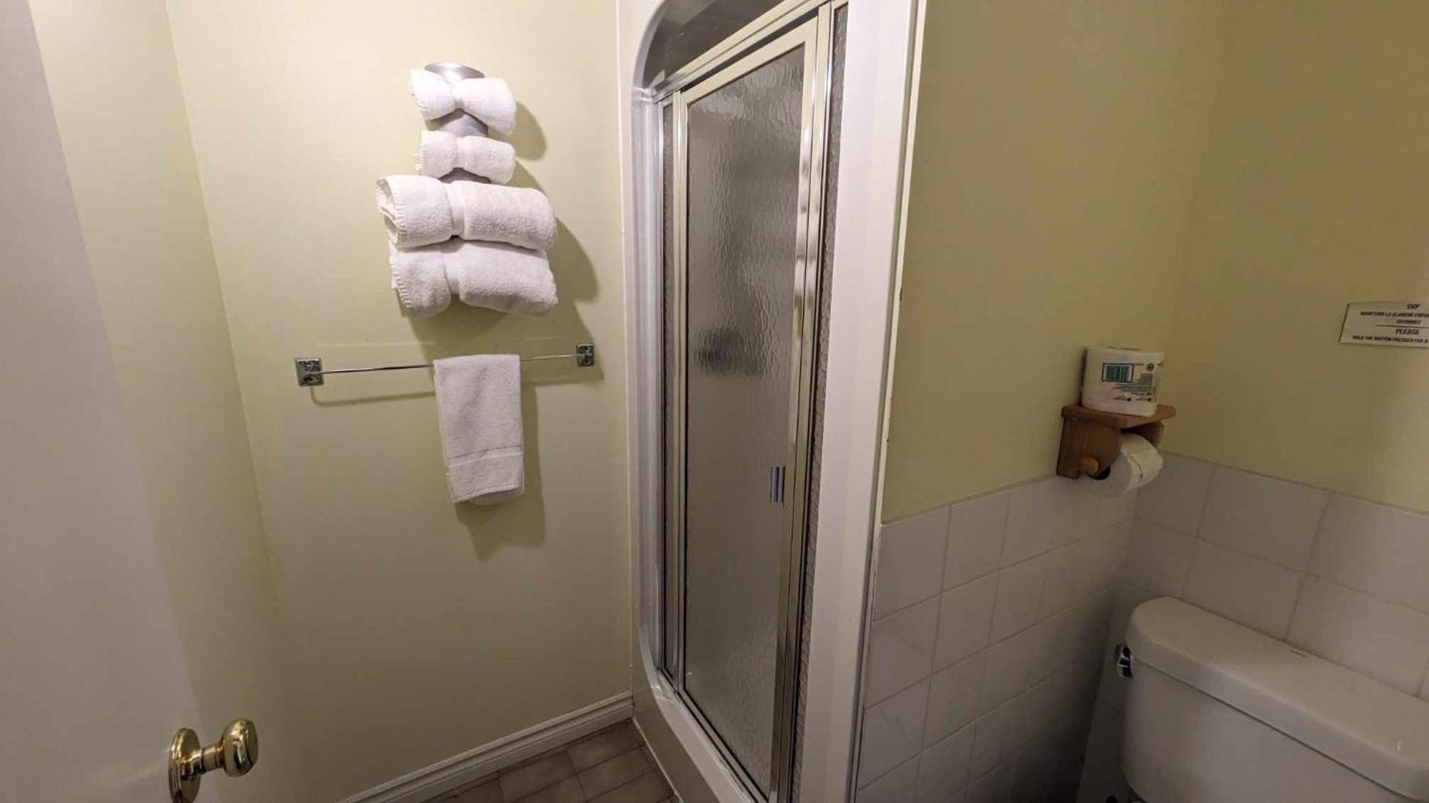 La Maison Rousseau Hotel Montmagny Room photo