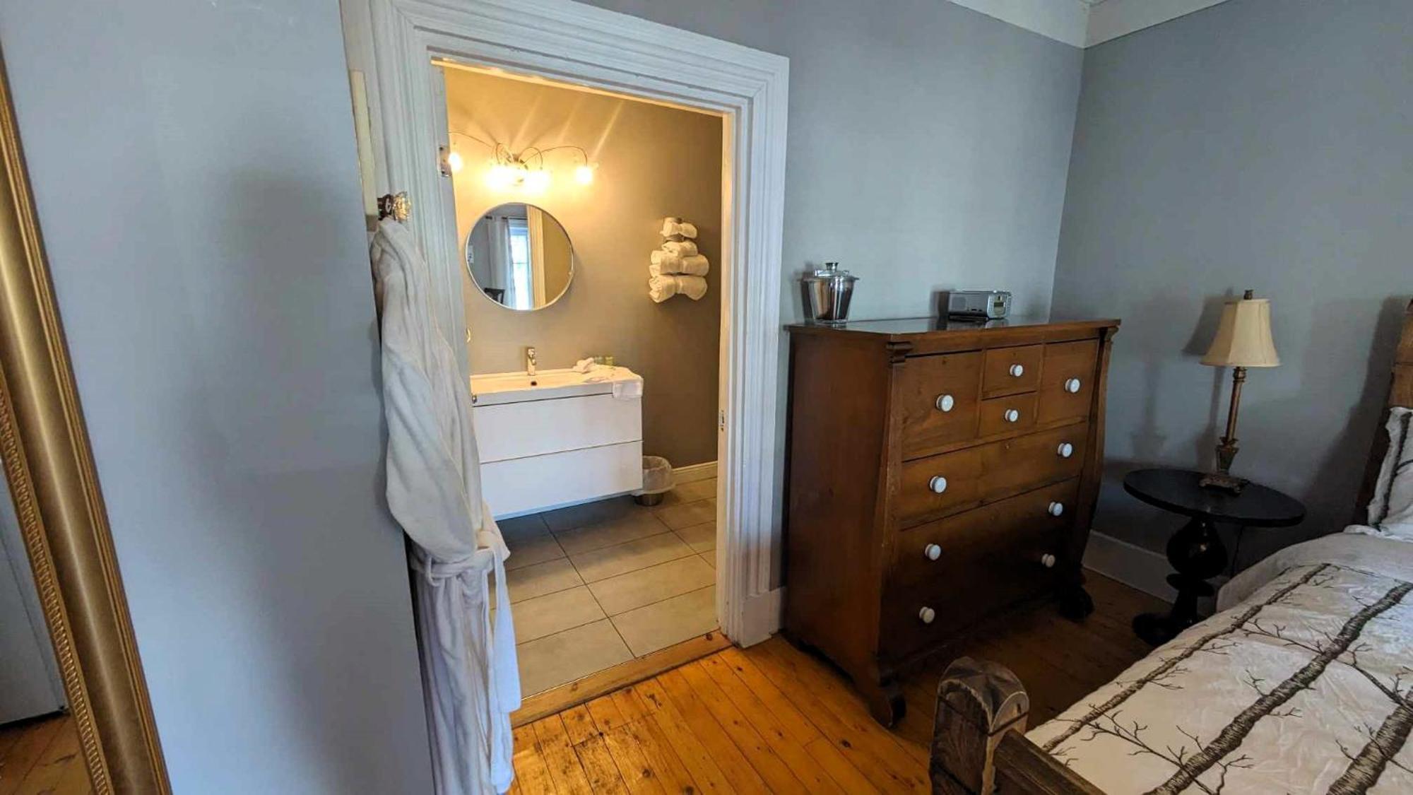 La Maison Rousseau Hotel Montmagny Room photo