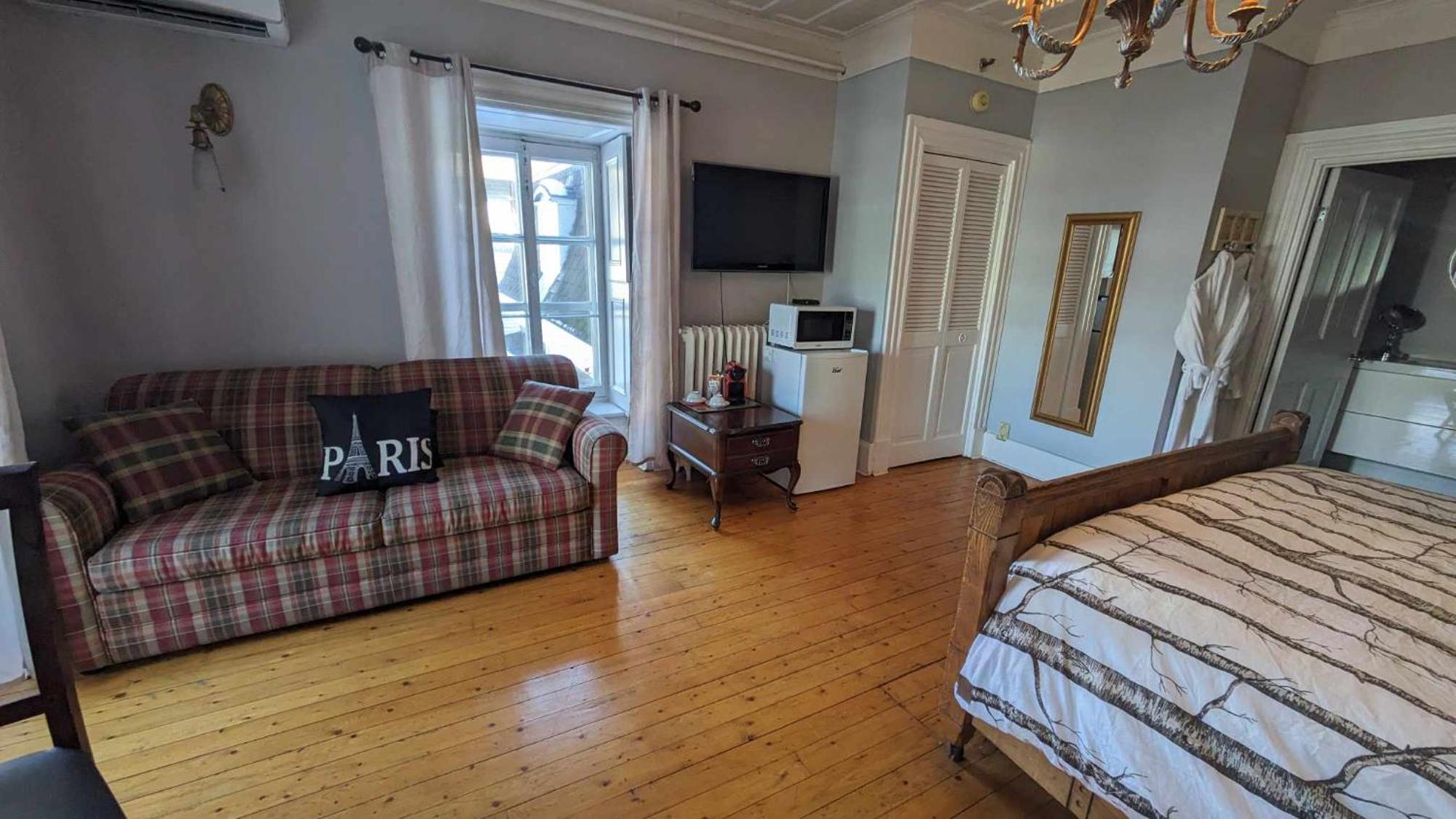 La Maison Rousseau Hotel Montmagny Room photo